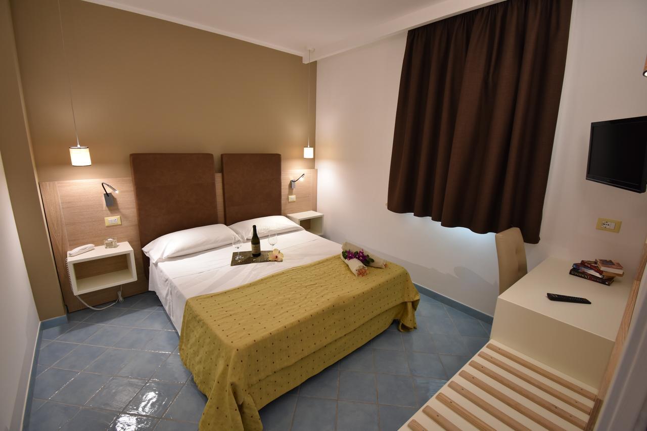 Baia Del Godano Resort & Spa Capo Vaticano Eksteriør billede