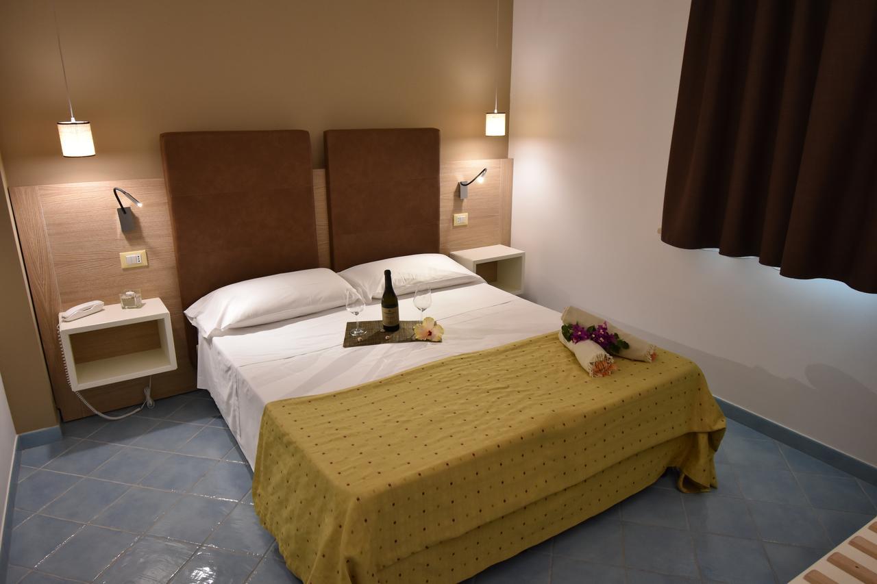 Baia Del Godano Resort & Spa Capo Vaticano Eksteriør billede